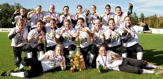 JE TO NAE! Softbalistky Eagles Praha slaví mistrovský titul.