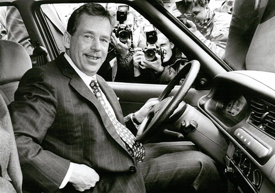 Václav Havel za volantem Škody Felicie