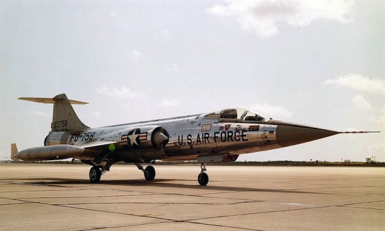 F-104A byla první sériová verze Starfighteru.