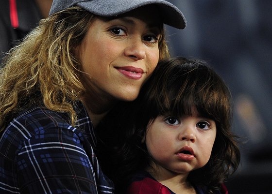 Shakira a její syn Milan (Barcelona, 18. října 2014)
