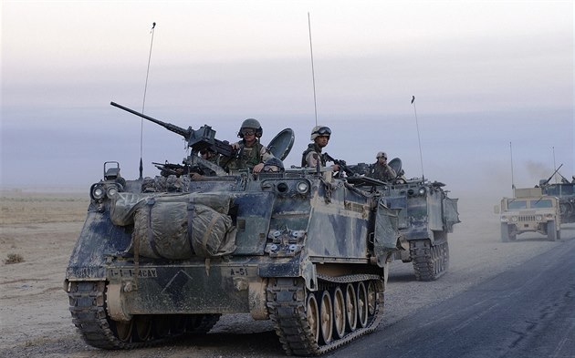 Madrid dá Ukrajině transportéry. Slibované tanky ne, ohrožovaly by osádku