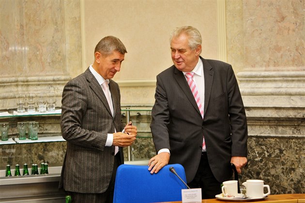 Prezident Milo� Zeman a ministr financí Andrej Babi� na jednání tripartity na...