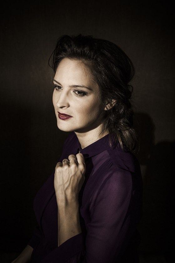 Jana Kirschner na fotkách k desce Moru�a �ierna.