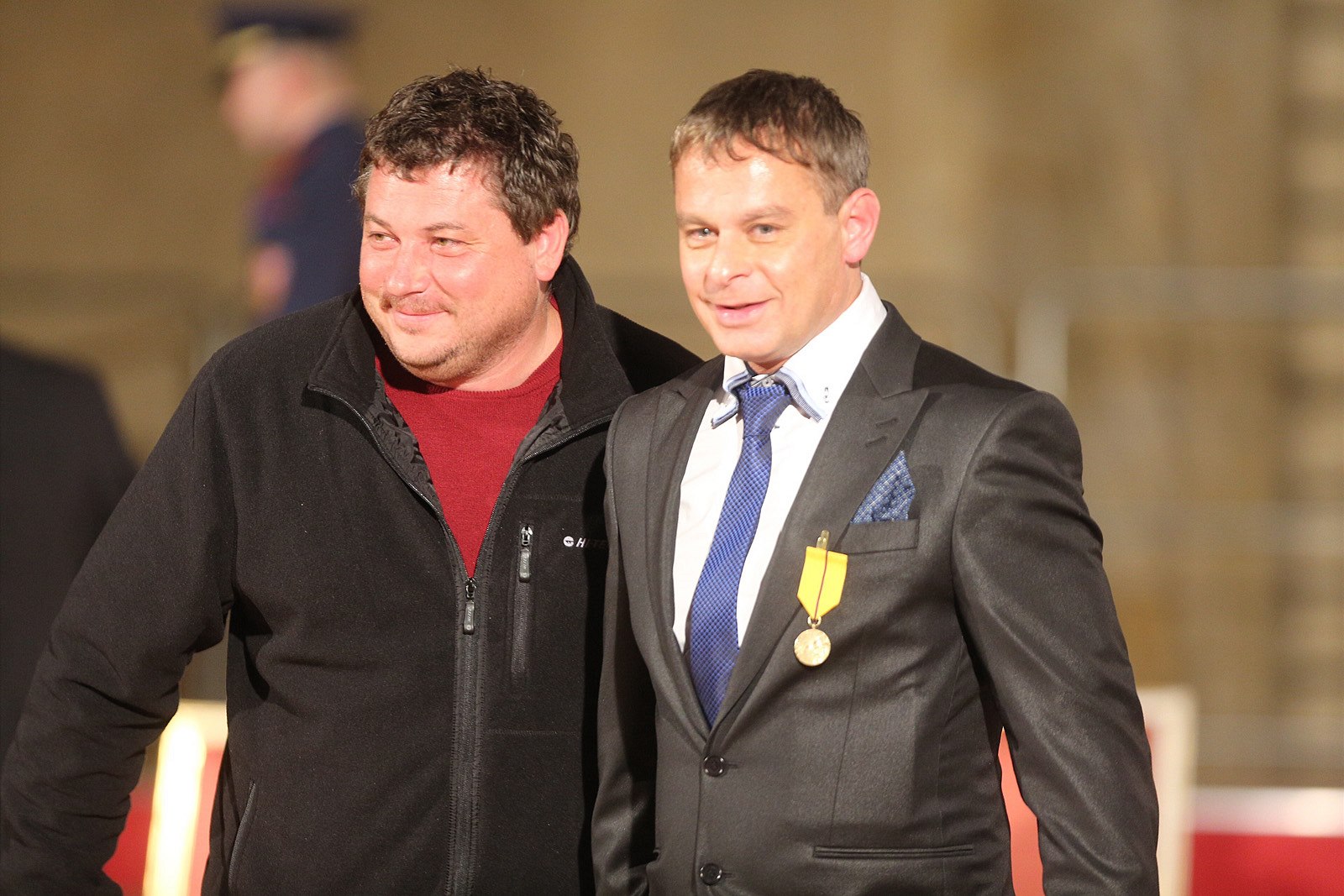 Re�isé�i Robert Sedlá�ek (vlevo) a Filip Ren� p�i slavnostním udílení státních...