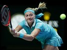 eská tenistka Petra Kvitová bojuje proti Radwaské na Turnaji mistry.