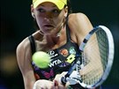 Polská tenistka Agnieszka Radwaská hraje na Turnaji mistry proti Kvitové.