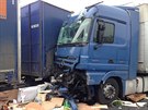Pi dopravní nehod kamion u Hoovic zemel závozník