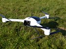 Bezpilotní dron pomáhá pyrtotechnikm prozkoumávat okolí znieného muniního...