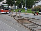 Provizorní konená tramvaje  je na námstí Kinských. Tramvaje se obrací na...