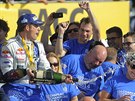 U TRYSKÁ AMPASKÉ. Sebastien Ogier slaví triumf v Katalánské rallye a zisk...