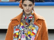 Oranžový maxi kabát se vzorovanou podšívkou Chanel, kolekce podzim - zima...