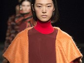 Dlouhý oranžový kabát Prabal Gurung, kolekce podzim - zima 2014/2015