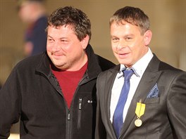 Režiséři Robert Sedláček (vlevo) a Filip Renč při slavnostním udílení státních...