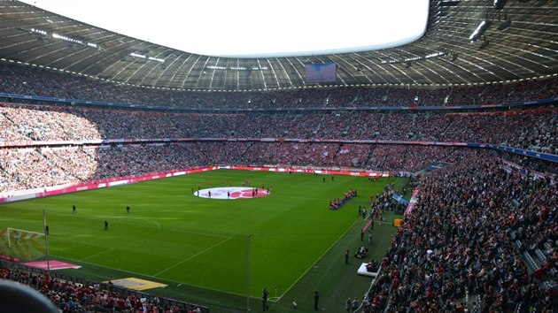 Zpas Bayern  Brmy, hraje prvn s poslednm. Zkuste najt jedno voln msto na stadionu...