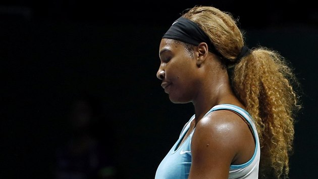 Americk tenistka Serena Williamsov reaguje na krutou prohru na Turnaji mistry.