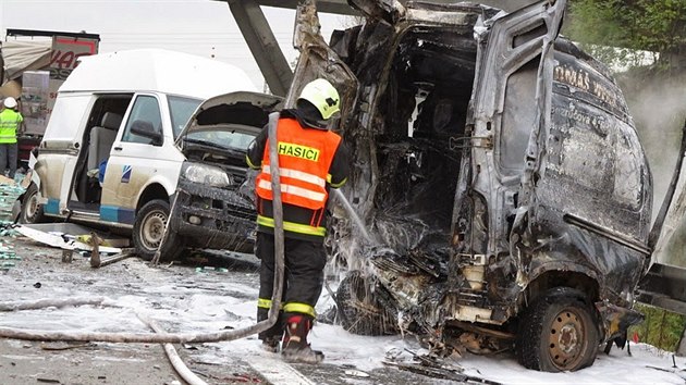 Hromadn nehoda na dlnici D2 u Brna ve smru na Bratislavu (23. jna, 2014).