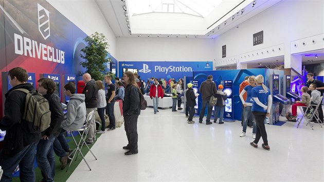 U Mánesa se místo výtvarných děl vystavuje PlayStation