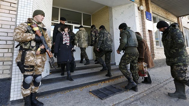 Na prbh voleb dohl i lenov ukrajinsk armdy (26. jna)