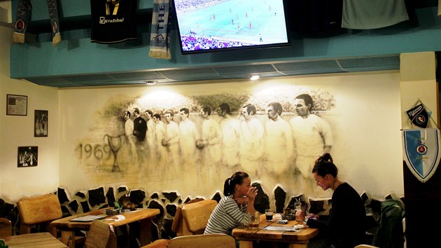 Restaurace U Belasch, kde se schz fanouci Slovanu Bratislava, tvrtenho soupee fotbalist Sparty.