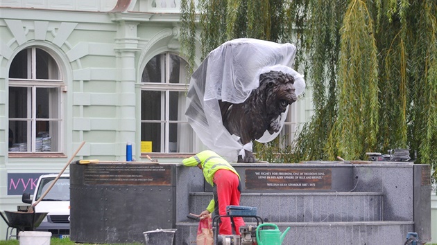 Pomník letc RAF na Klárov doplní slavnostní osvtlení.