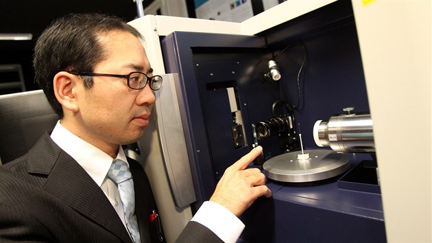 Dky mezinrodn spoluprci s japonskou spolenost Rigaku Corporation zskal CEITEC VUT v Brn nov nanotomograf. Na snmku Toshihiro Takeda z Rigaku.