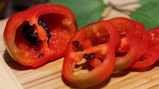 Do peruánského receptu jsou ideální tyto peruánské papričky rocoto, můžete je ale nahradit chilli papričkami.