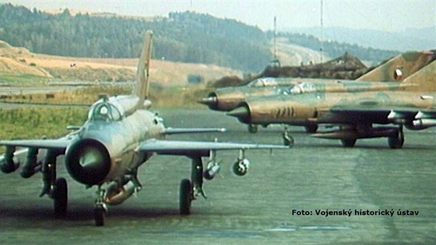 Při cvičeních v letech 1980 a 1985 na dálnici přistávalo a vzlétalo celkem 30 migů. Fiktivního nepřítele představovaly desítky letadel Su-7. Ta ale na dálnici nepřistávala.