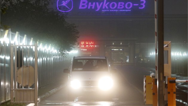 Na moskevskm letiti Vnukovo se srazilo soukrom letadlo se snnm pluhem (21. jna 2014)