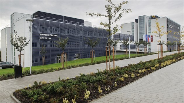 Lékařská fakulta UK otevřela v Plzni nové univerzitní medicínské centrum, které nabídne špičkový vědecký výzkum i výuku studentů.