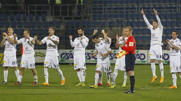 Fotbalist Slovcka slav postup do tvrtfinle eskho pohru.