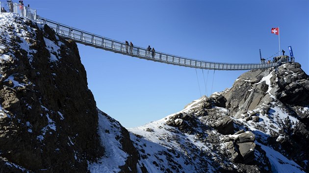 vcarsko otevelo v ledovcovm arelu Glacier 3000 v Les Diablerets prvn visut most na svt mezi dvma horskmi tty.