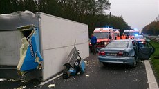 Na míst nehody kamionu a osobního auta na silnici R4 zasahovali záchranái.