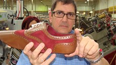 Takto vypadá bota krátce poté, co k ní �evci p�i�ili pode�ev.