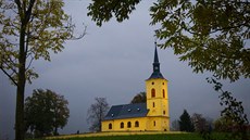 Kostel sv. Petra a Pavla ve Slatin� je významnou památkou.