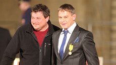 Reiséi Robert Sedláek (vlevo) a Filip Ren pi slavnostním udílení státních...