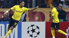 Pierre-Emerick Aubameyang z Borussie Dortmund oslavuje svj druhý gól na...