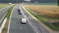 Odbo�ovací pruh do Srchu necelé t�i týdny p�ed zprovozn�ním. V pozadí je vid�t...