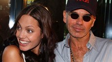 Angelina Jolie a Billy Bob Thornton nosili ampulku krve svého prot�j�ku na krku.