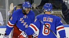 PRVNÍ GÓL V NHL. Anthony Duclair z New York Rangers slaví svoji premiérovou