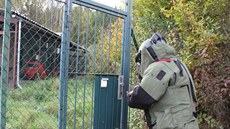 Pyrotechnici z Olomouce likvidují nevybuchlou munici ve Vrbticích.