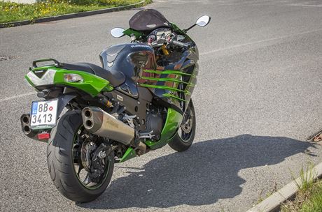 Kawasaki ZZR 1400 Performance Sport rozhodn nen dn prcek, v 268 kg.