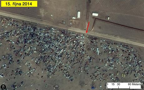 Stovky aut na syrsk stran hranice nedaleko Kobani. Pechod do Turecka...