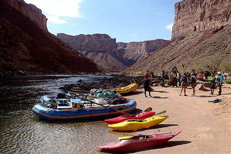 Táboit v kempu Soap Creek. Na splutí Grand Canyonu mla výprava ti týdny.