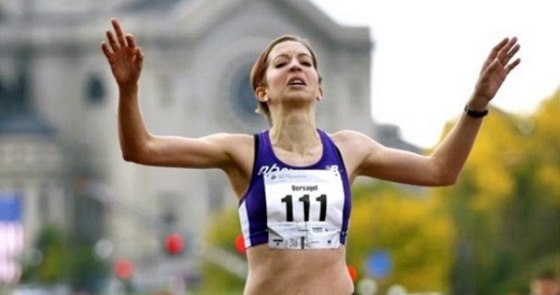 Annie Bersagelová při svém triumfu na americkém maratonském šampionátu. 
