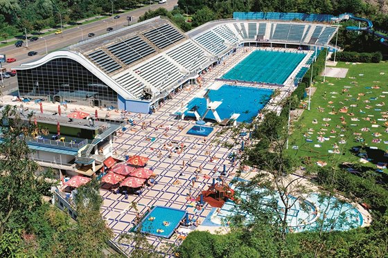 Plavecký stadion v Podolí