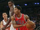 Derrick Rose z Chicaga v utkání proti New York Knicks.