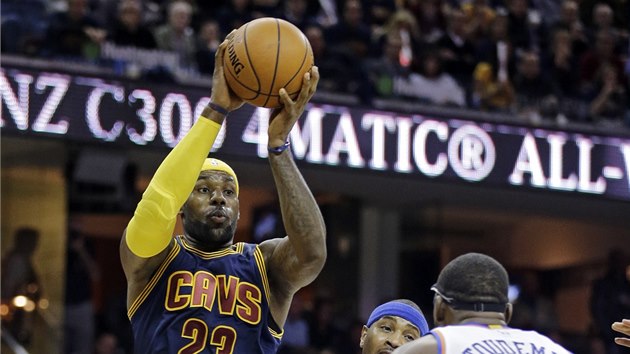 LeBron James z Clevelandu v utkn proti New York Knicks. 