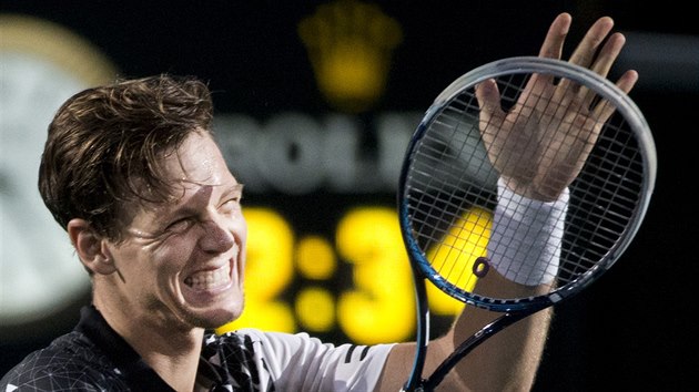 Tom Berdych se raduje z postupu do semifinle turnaje v Pai.