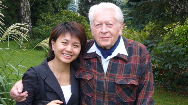 Zdeněk Miler s čínskou režisérkou ZengWeijing během její návštěvy v Česku