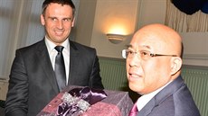 Hejtman Ji�í Zimola upev�uje vztahy Jiho�eského kraje s �ínou. B�hem náv�t�vy...